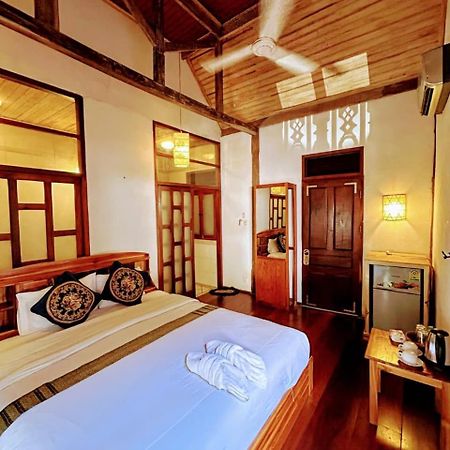 Ireenkevin Guesthouse 루앙프라방 외부 사진