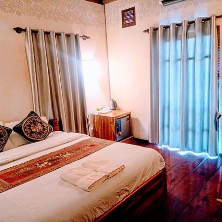 Ireenkevin Guesthouse 루앙프라방 외부 사진