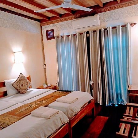 Ireenkevin Guesthouse 루앙프라방 외부 사진