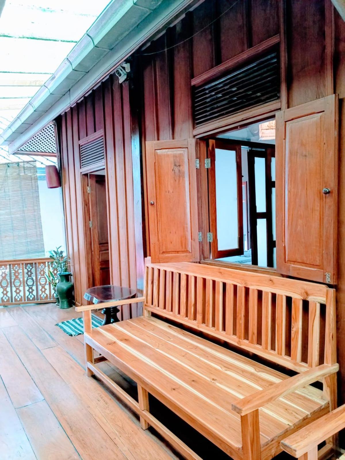 Ireenkevin Guesthouse 루앙프라방 외부 사진