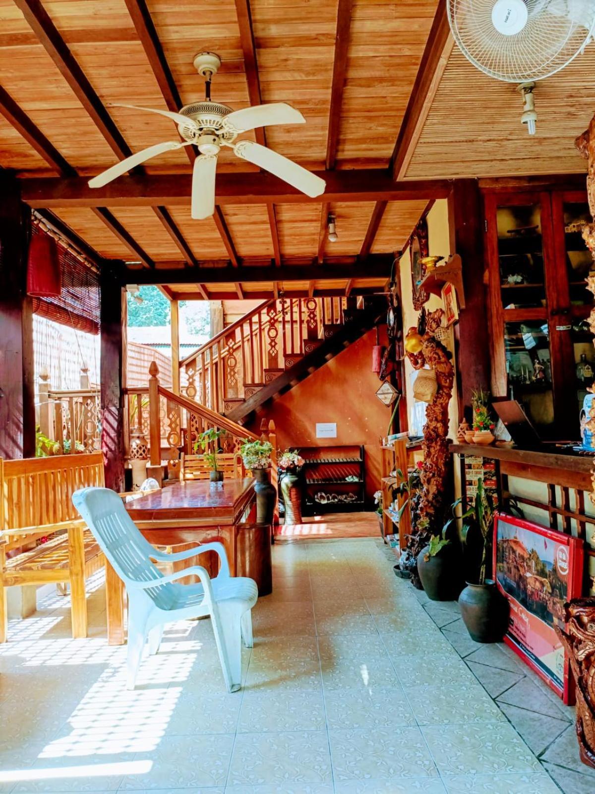 Ireenkevin Guesthouse 루앙프라방 외부 사진