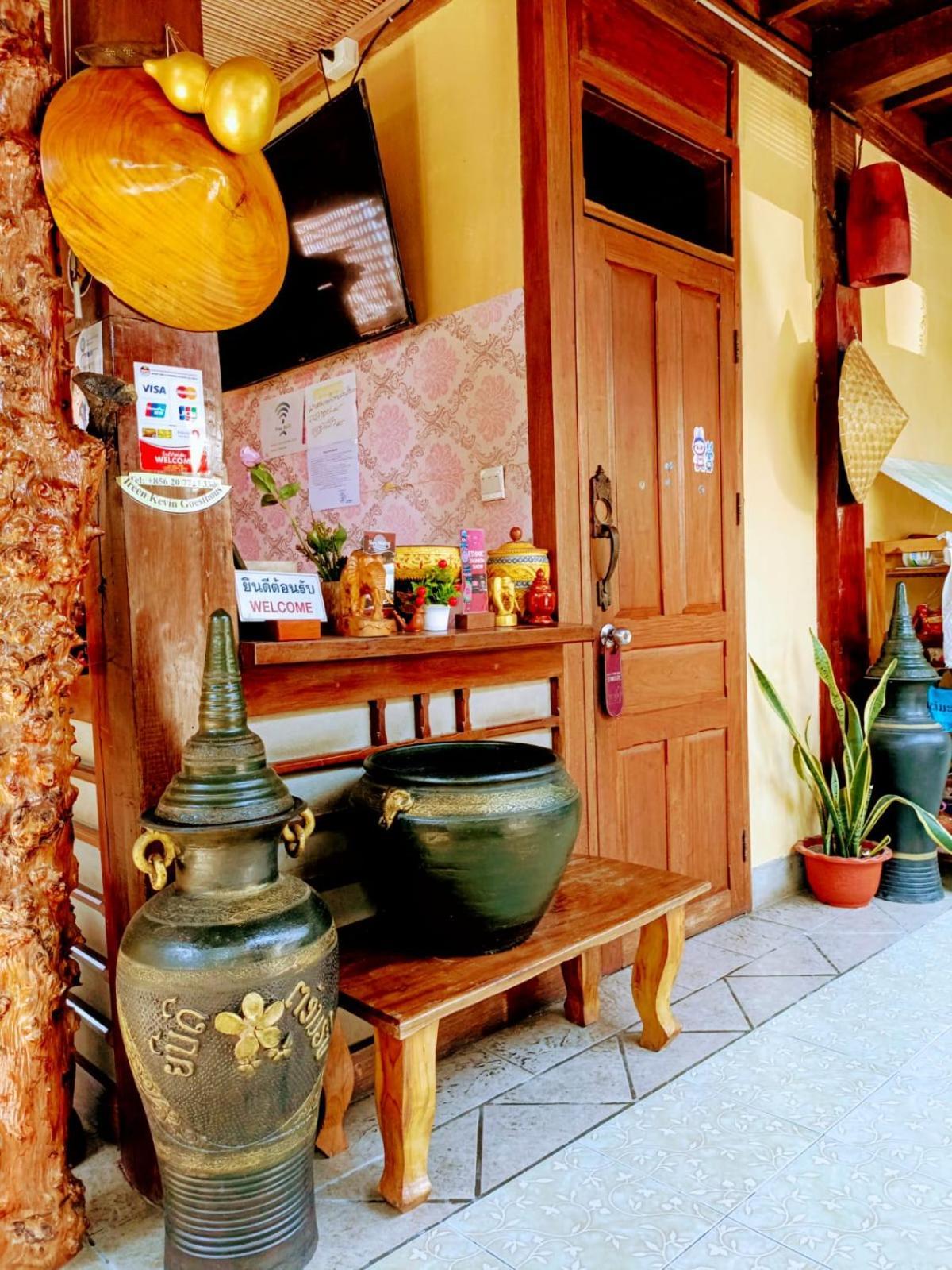 Ireenkevin Guesthouse 루앙프라방 외부 사진