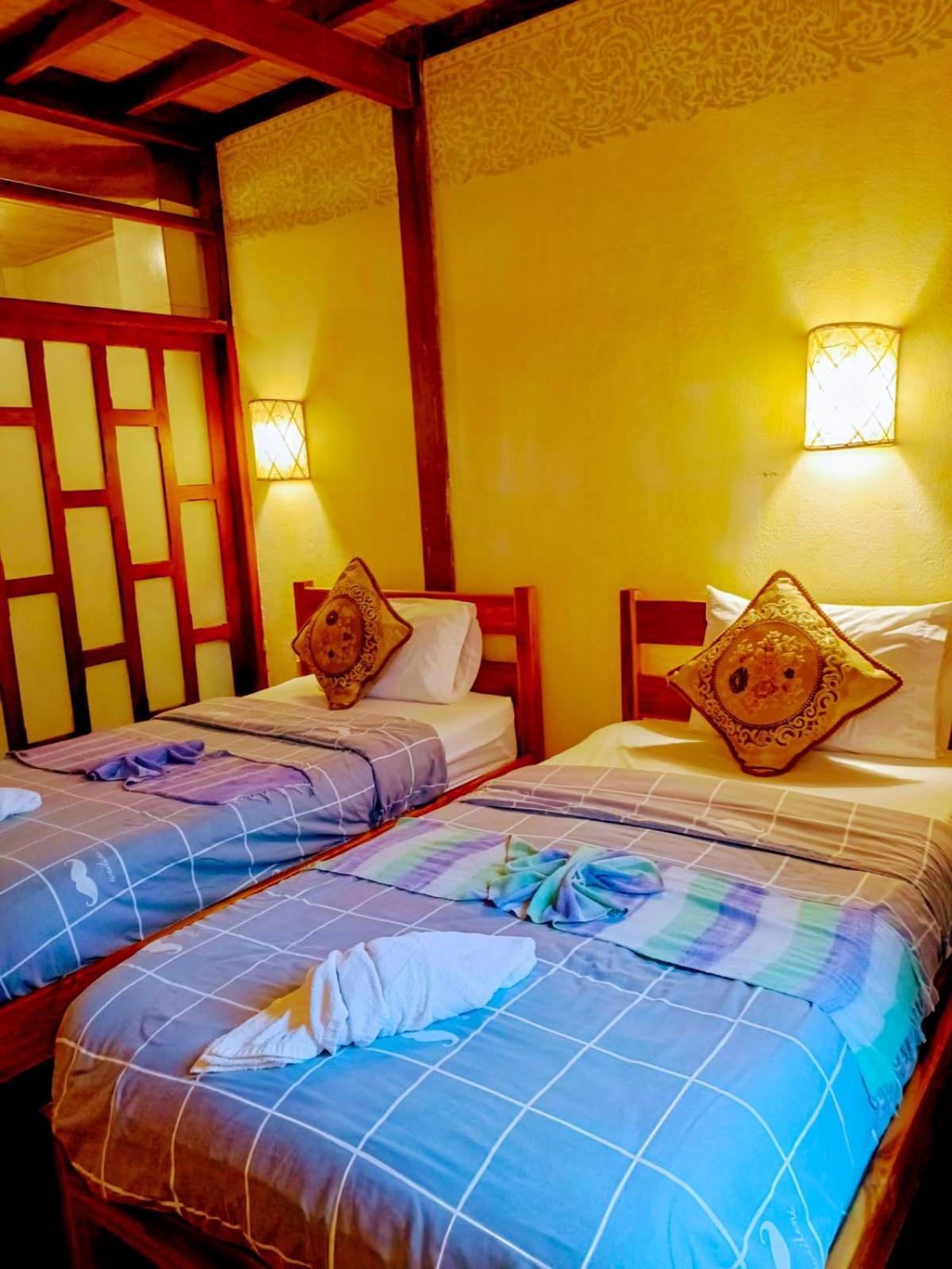 Ireenkevin Guesthouse 루앙프라방 외부 사진