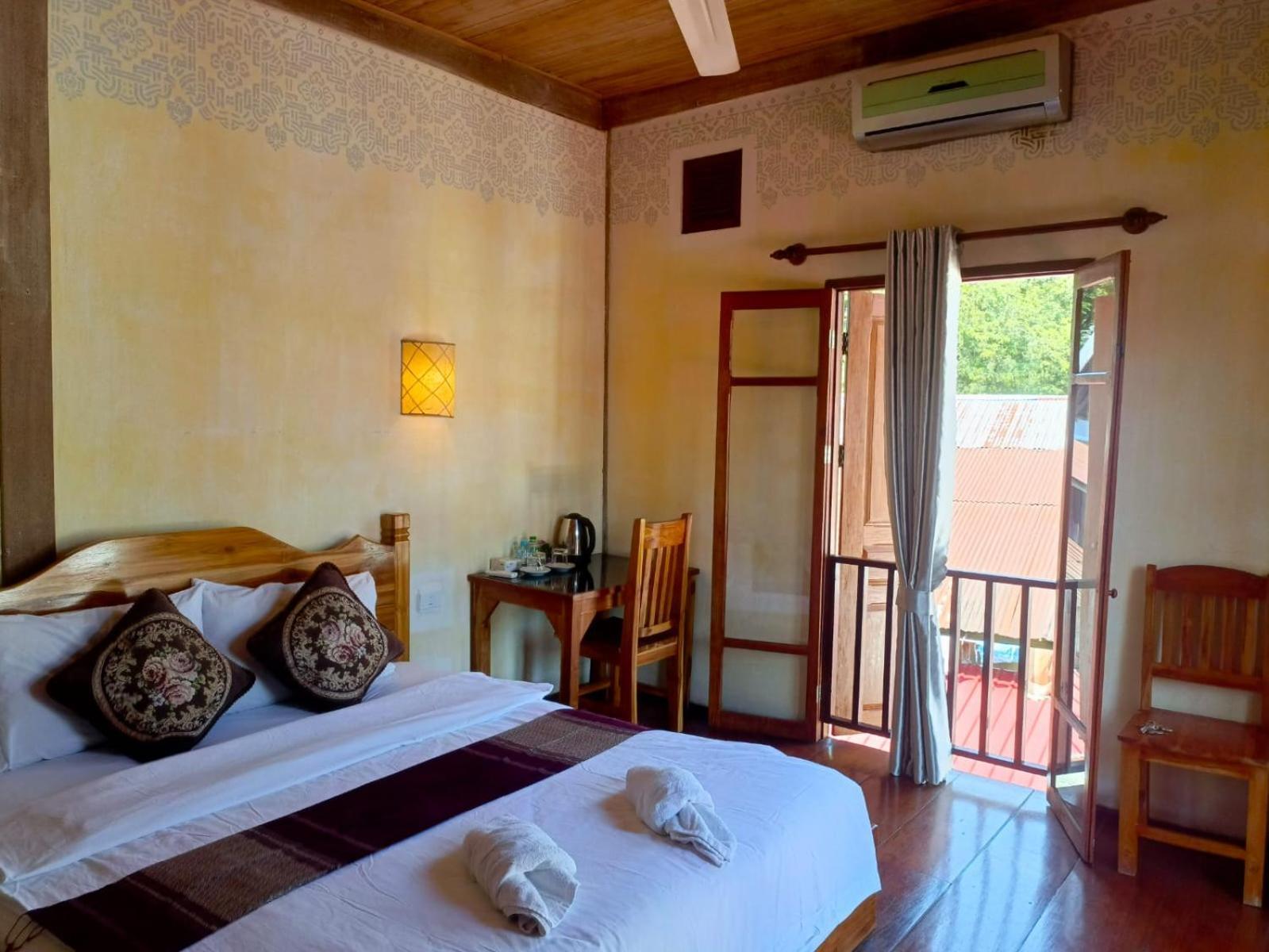 Ireenkevin Guesthouse 루앙프라방 외부 사진