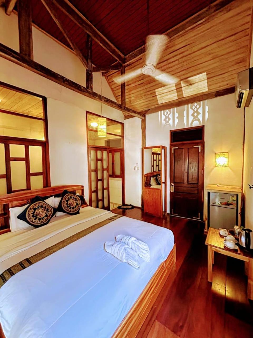 Ireenkevin Guesthouse 루앙프라방 외부 사진